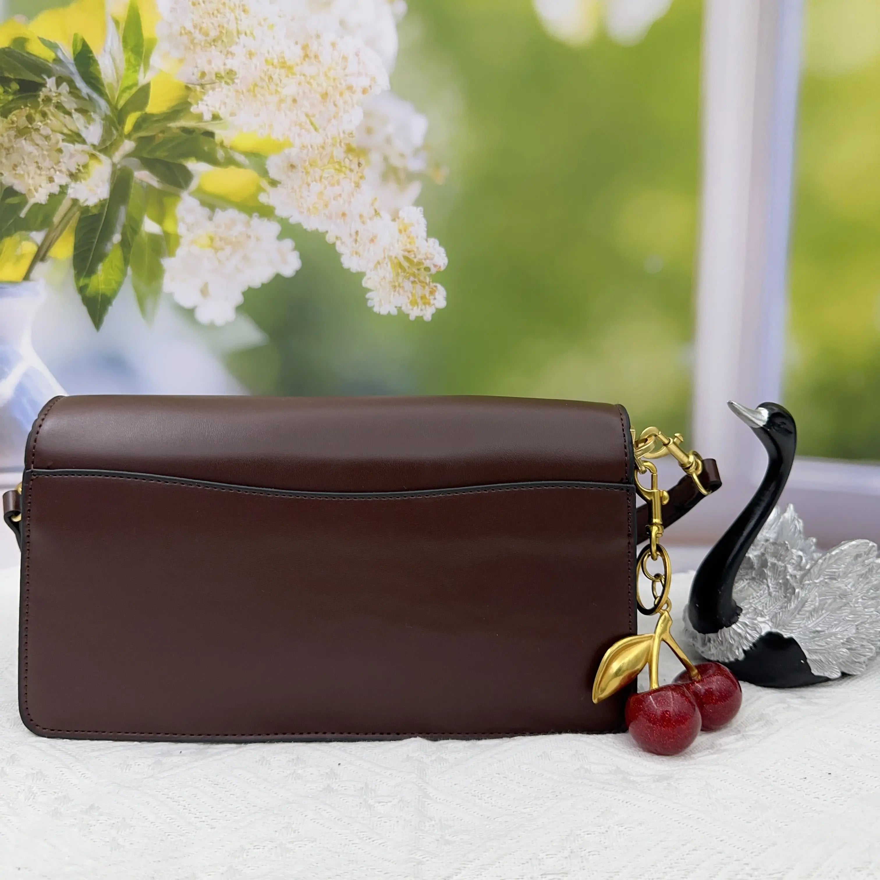 Shoulder Bag Chic & Elegant Women'S Small Tote with Adjustable Shoulder Strap Designer Crossbody Bag for Everyday Use in Premium Shoulder Bag Small Tote with Adjustable Shoulder Strap Designer Crossbody Bag for Everyday Use