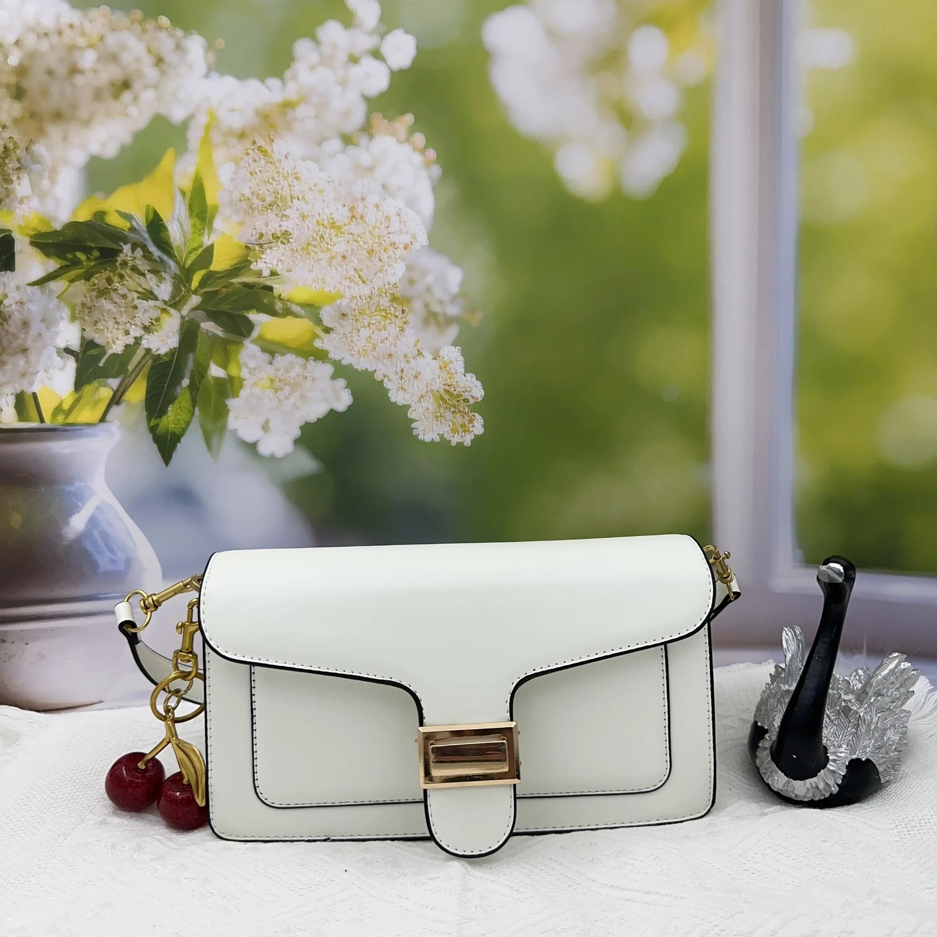 Shoulder Bag Chic & Elegant Women'S Small Tote with Adjustable Shoulder Strap Designer Crossbody Bag for Everyday Use in Premium Shoulder Bag Small Tote with Adjustable Shoulder Strap Designer Crossbody Bag for Everyday Use