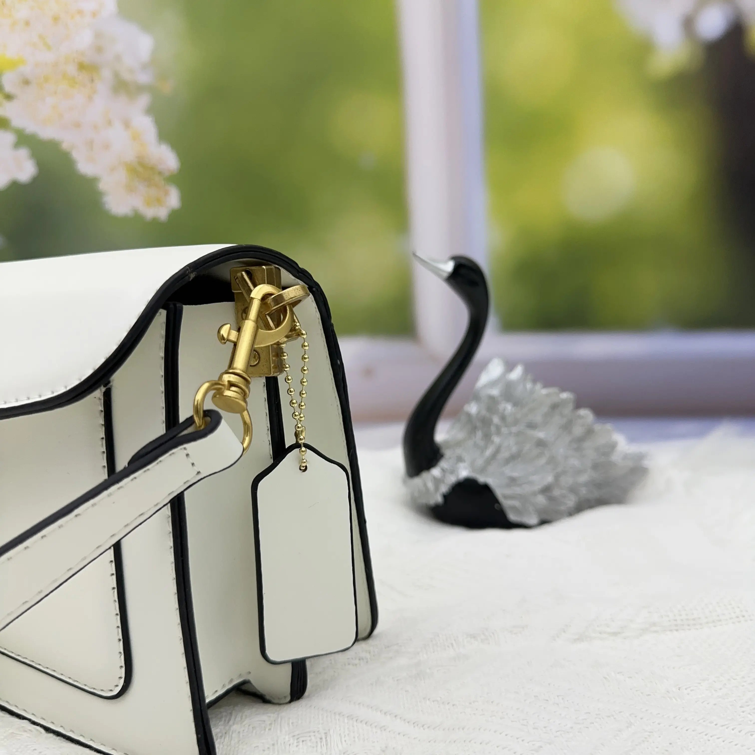Shoulder Bag Chic & Elegant Women'S Small Tote with Adjustable Shoulder Strap Designer Crossbody Bag for Everyday Use in Premium Shoulder Bag Small Tote with Adjustable Shoulder Strap Designer Crossbody Bag for Everyday Use
