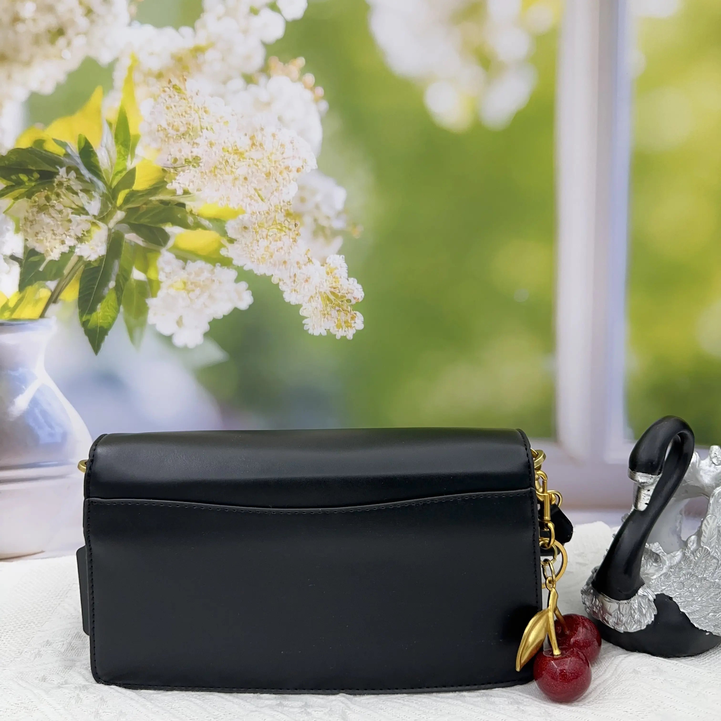 Shoulder Bag Chic & Elegant Women'S Small Tote with Adjustable Shoulder Strap Designer Crossbody Bag for Everyday Use in Premium Shoulder Bag Small Tote with Adjustable Shoulder Strap Designer Crossbody Bag for Everyday Use
