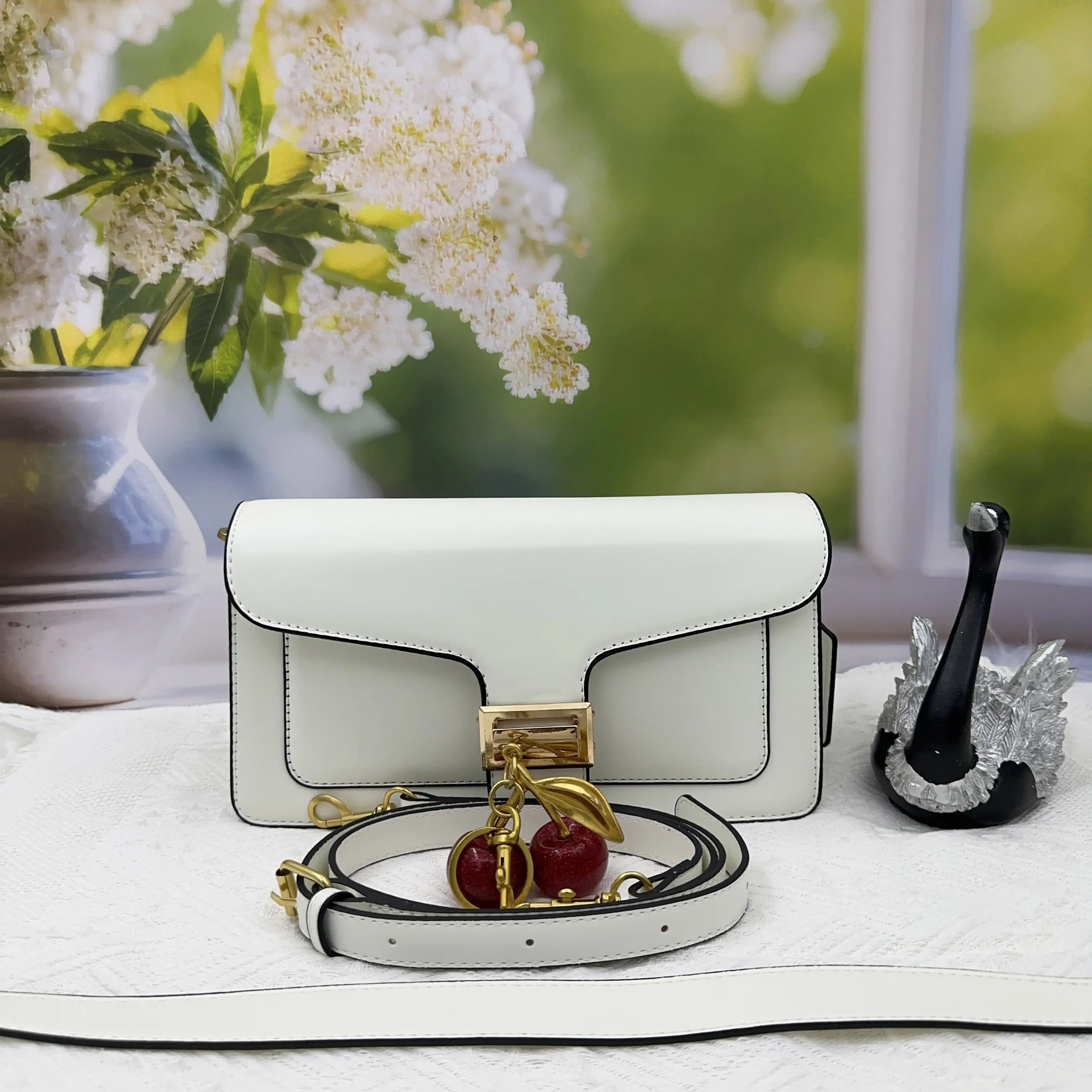 Small Crossbody Bags for Women Purses Fashion Leather Lightweight Handbags Shoulder Bag Small Leather Cross Body Shoulder Handbags Satchel Designer Evening Chain Purses