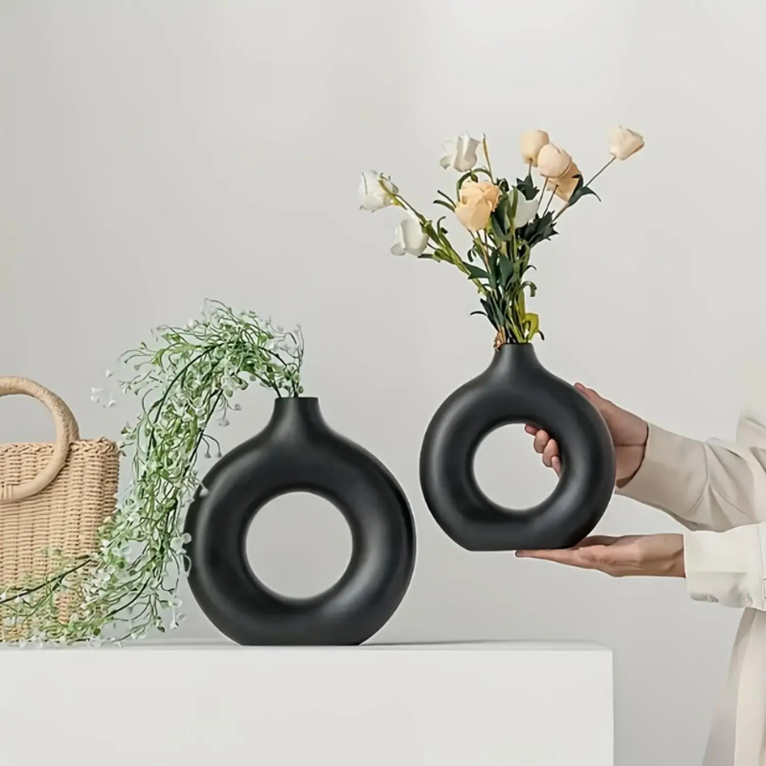 Modern round Vase, 1 Piece Decorative Flower Vase Centerpiece for Living Room and Dining Table, Home Decor Ornament, Flower Arrangement Vase