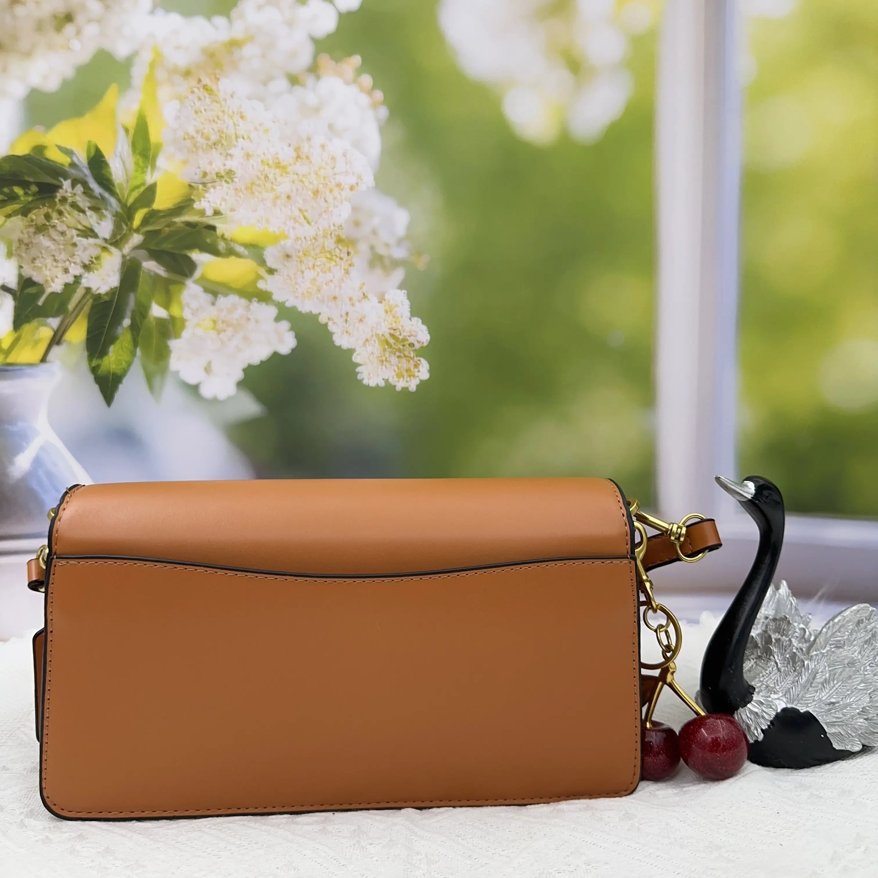 Shoulder Bag Chic & Elegant Women'S Small Tote with Adjustable Shoulder Strap Designer Crossbody Bag for Everyday Use in Premium Shoulder Bag Small Tote with Adjustable Shoulder Strap Designer Crossbody Bag for Everyday Use